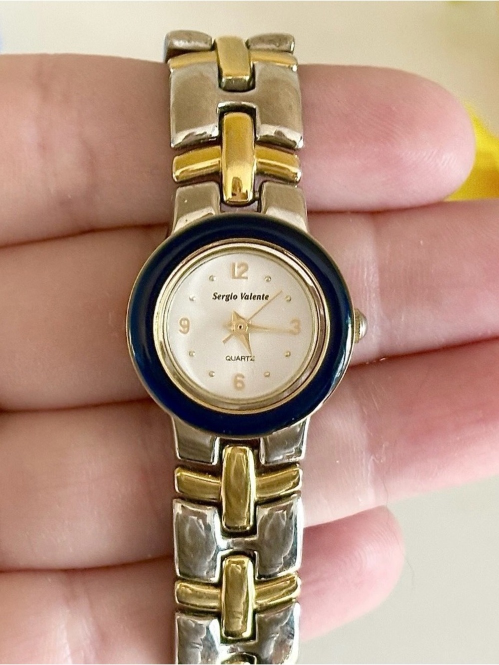 Sergio Valente Classic Two-Tone Ladies Gold/Silver Round Blue Quartz Watch WORKS